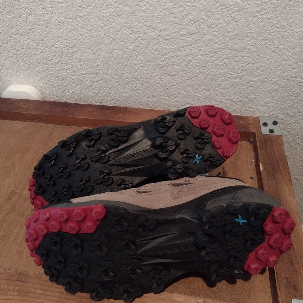 La Sportiva Brown and Red Athletic Shoes for Outdoor Adventures NWB - Picture 2 of 2